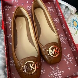 Micheal Kors flats